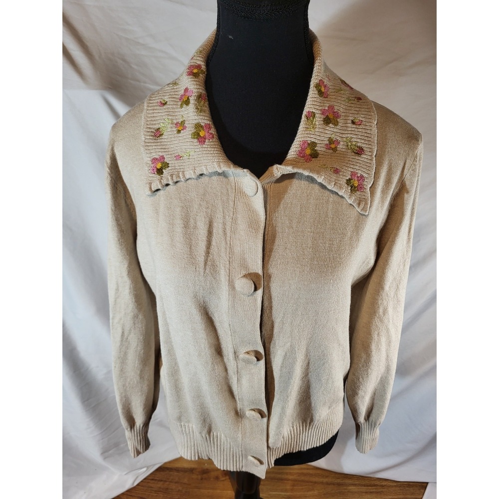 Aaeda Size M Beige Embroidered Collared Button Down Cardigan